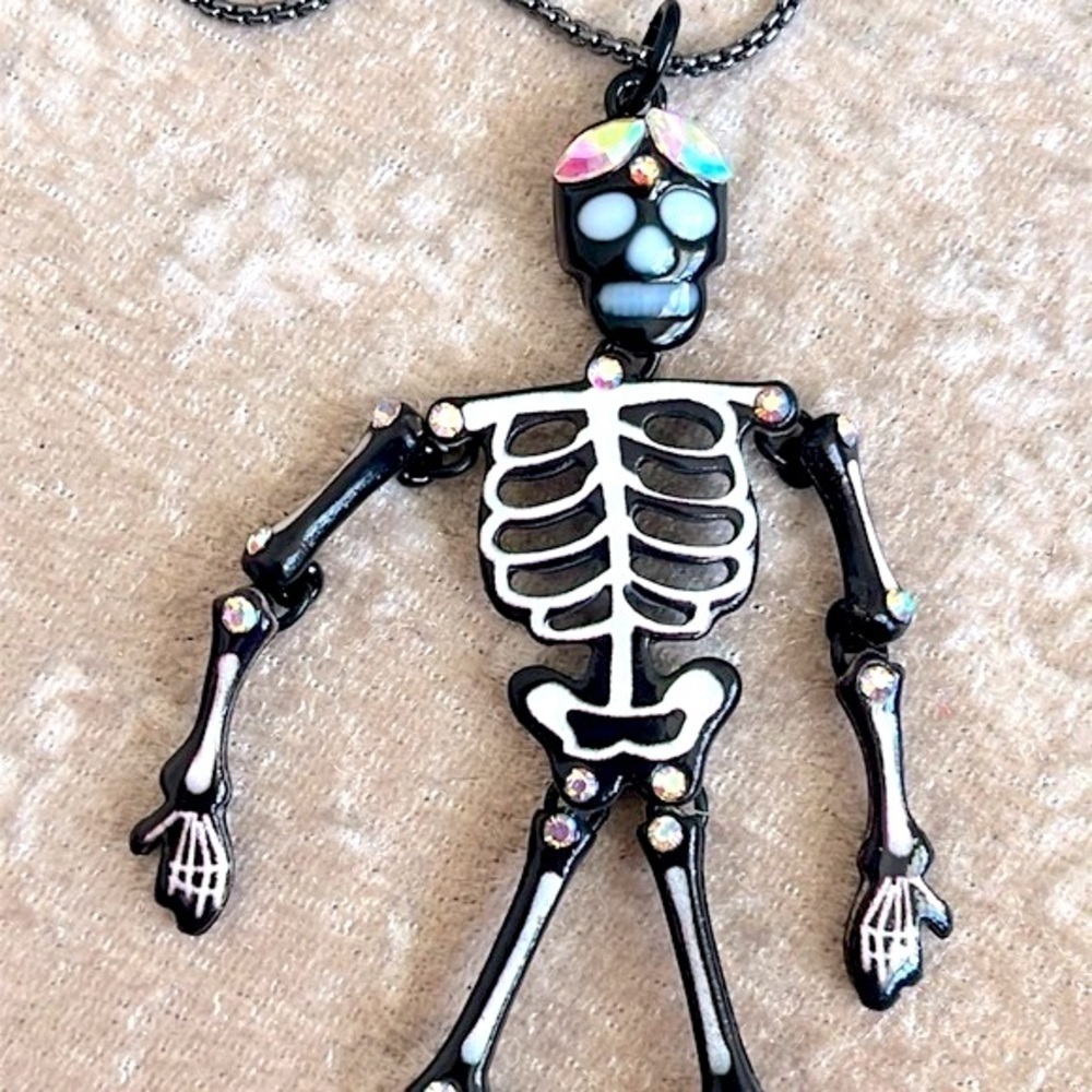 Brand New Betsey Johnson Halloween Glow in the Dark Skeleton Long Necklace - Picture 6 of 14